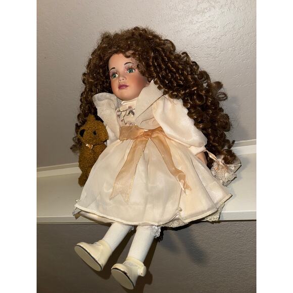 Victoria Rosewood “Teddy & Me” Porcelain Doll – Vintage 90s Collector’s Edition - Picture 8 of 9